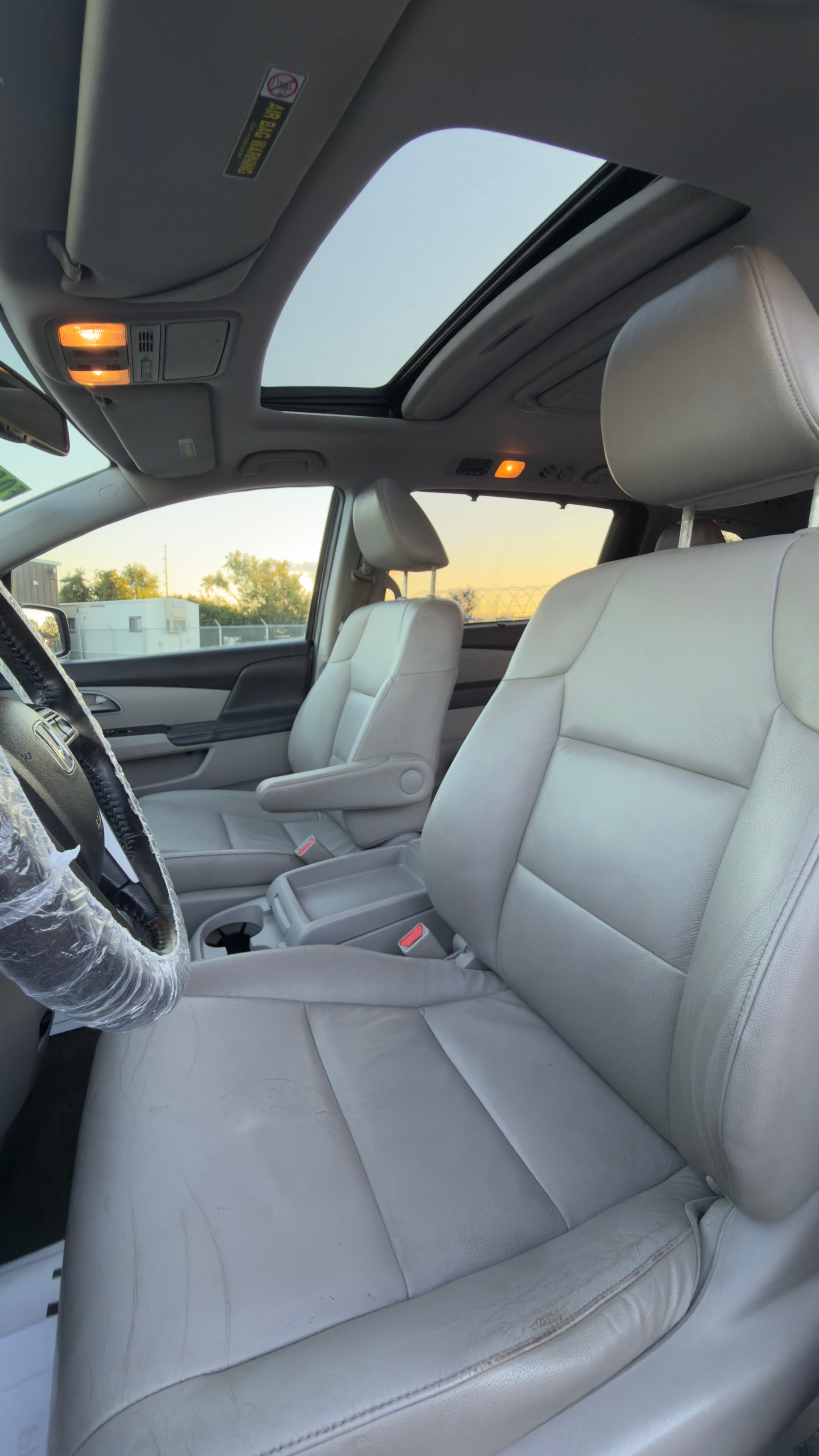 Asientos delanteros y techo corredizo de la Honda Odyssey 2012
