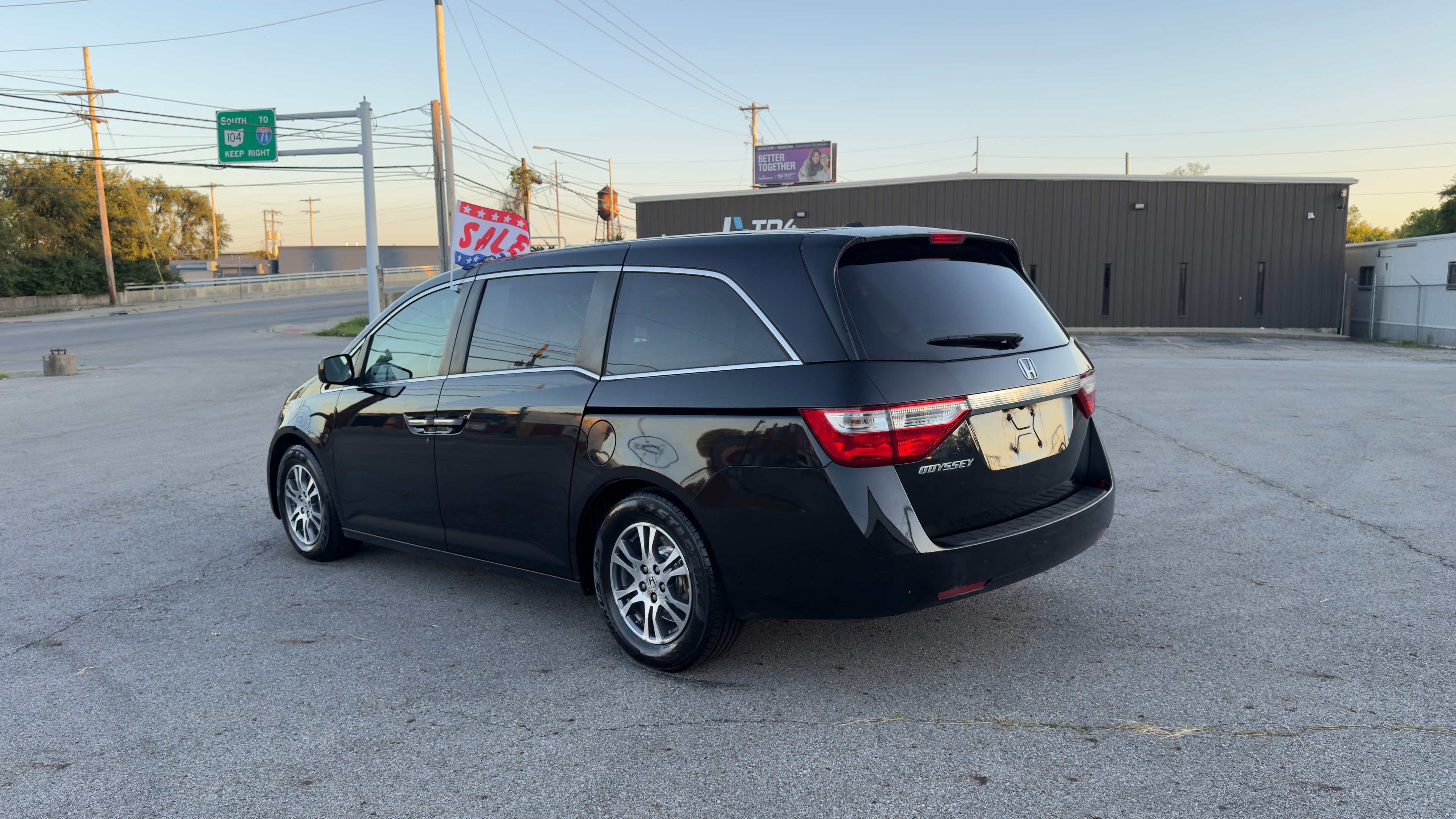 Honda Odyssey 2012 negra de perfil lateral